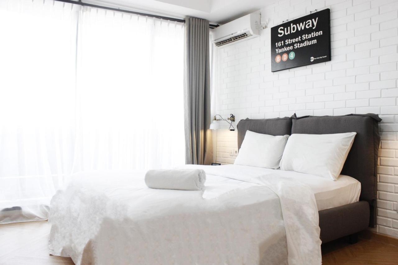 Comfy & Artsy At Beverly Dago By Travelio Apartemen *