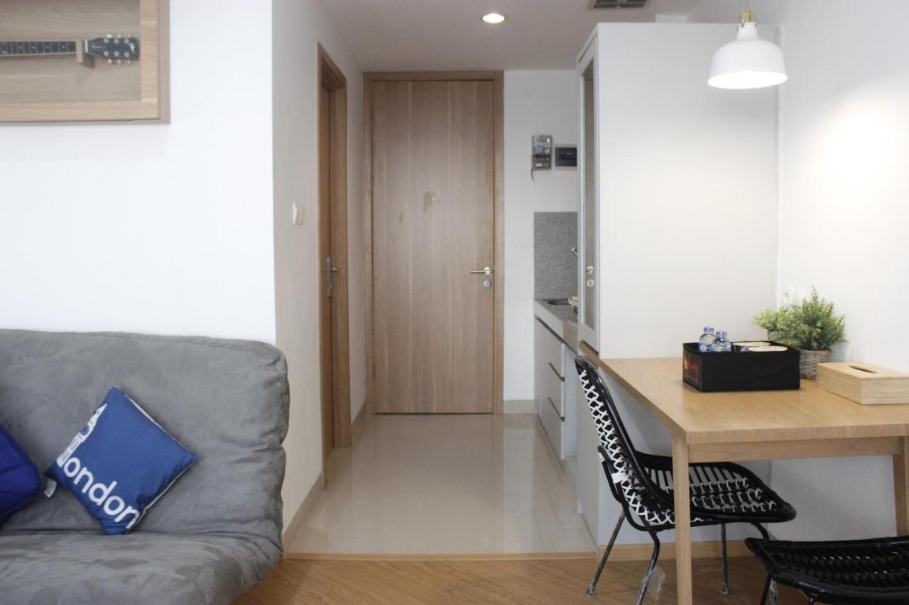 Comfy & Artsy At Beverly Dago By Travelio Apartemen *