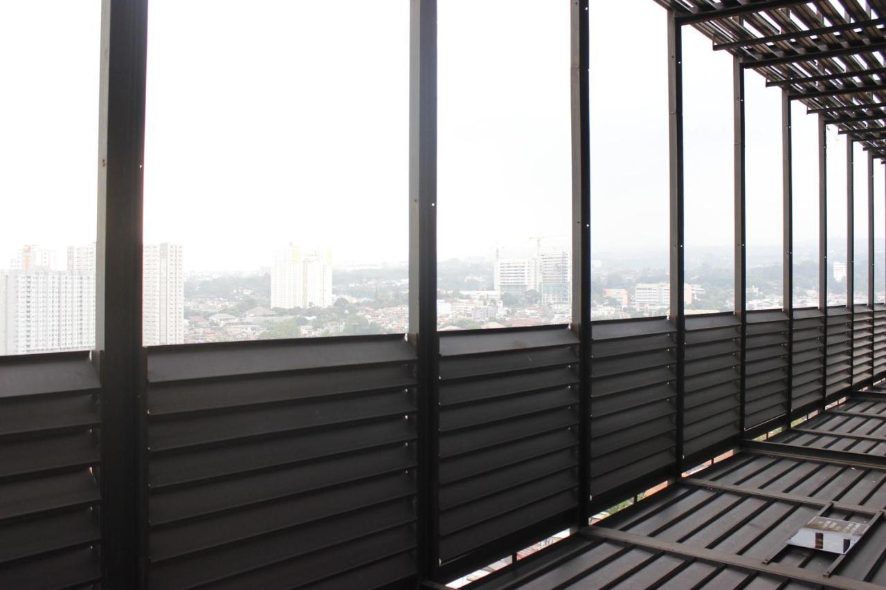 Comfy & Artsy At Beverly Dago By Travelio *