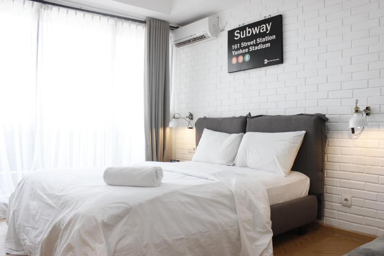 Comfy & Artsy At Beverly Dago By Travelio Apartemen *